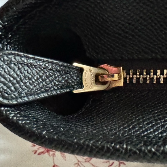 Coach Medium tote - Picture 4 of 9